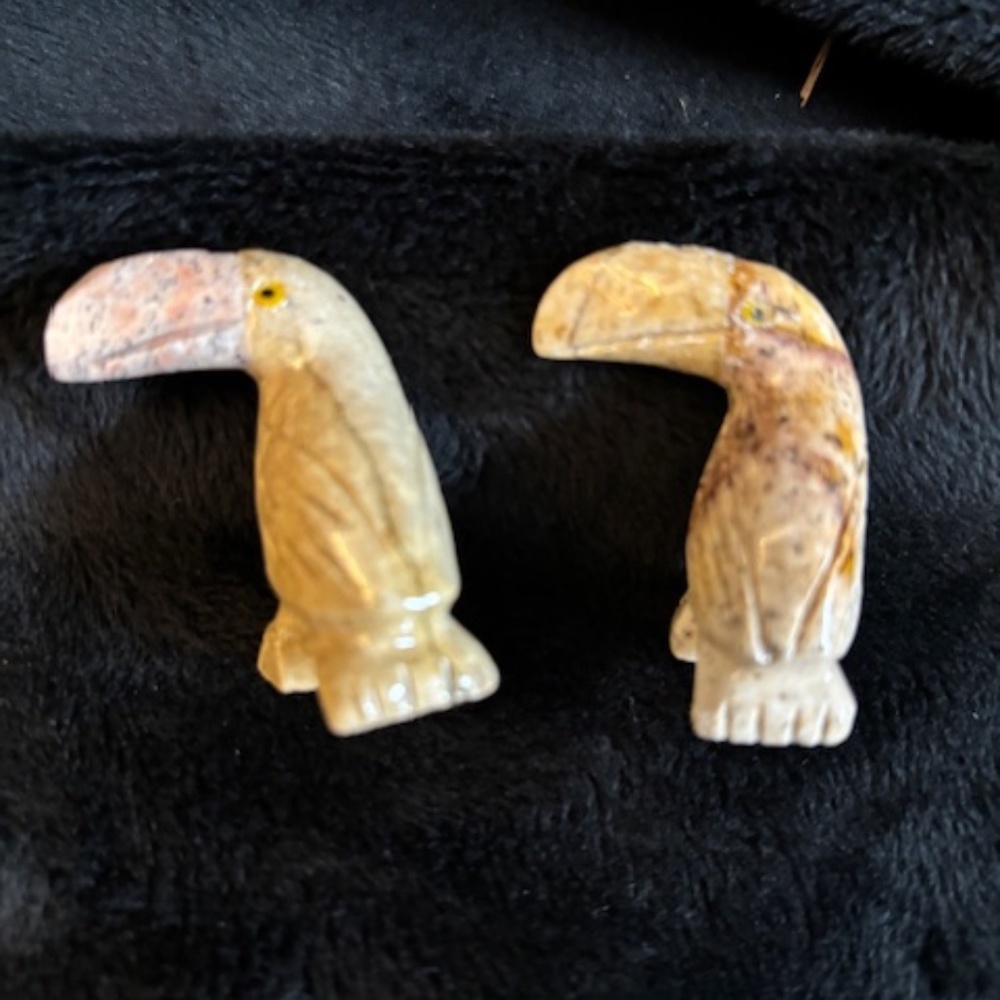 Tucan birds(2)- Native carved & polished fetish birds soapstone